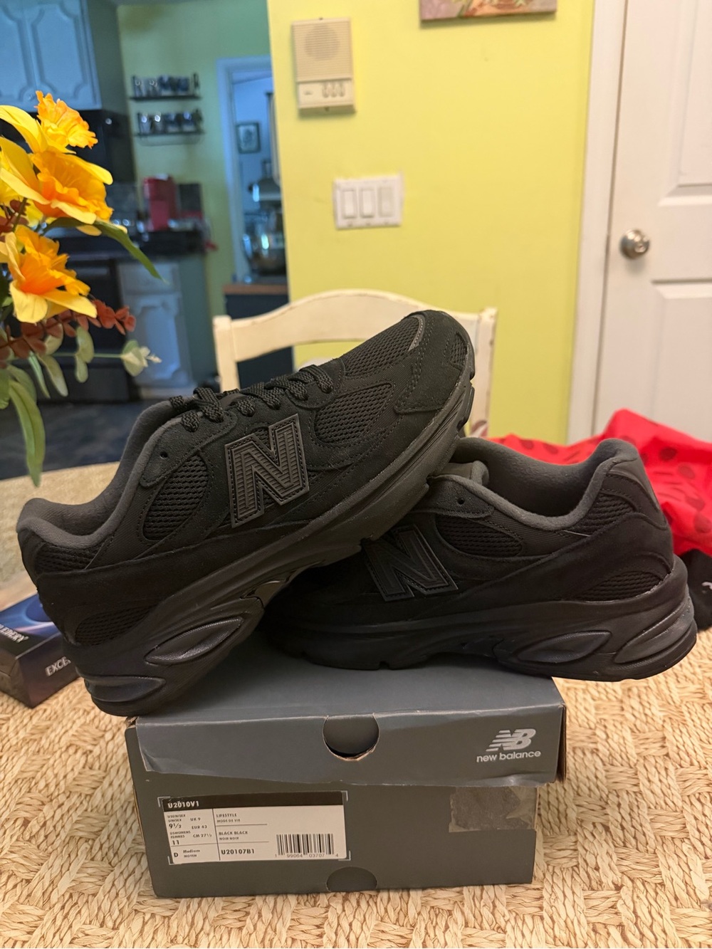 New Balance Men's Black Athletic Walking Shoes sz 9.5 mens new in box